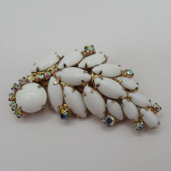 Vintage White Milk Glass with Aurora Borealis Accent Gold Tone Brooch - Picture 5 of 8